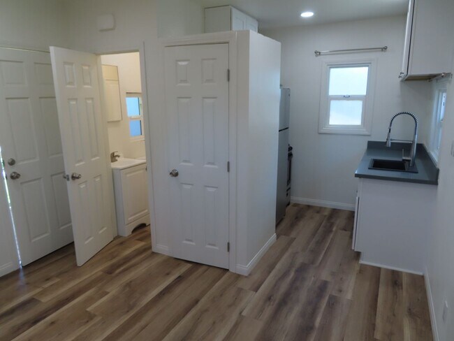 Foto del edificio - 33RD PL (4312)