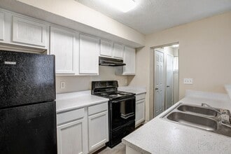 Building Photo - Towne at Lakewood Heights