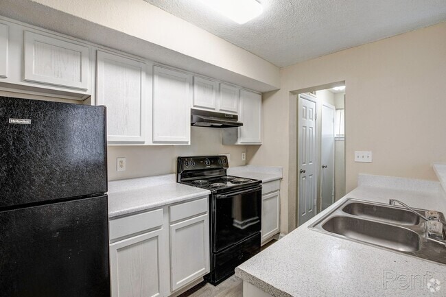 Building Photo - Towne at Lakewood Heights