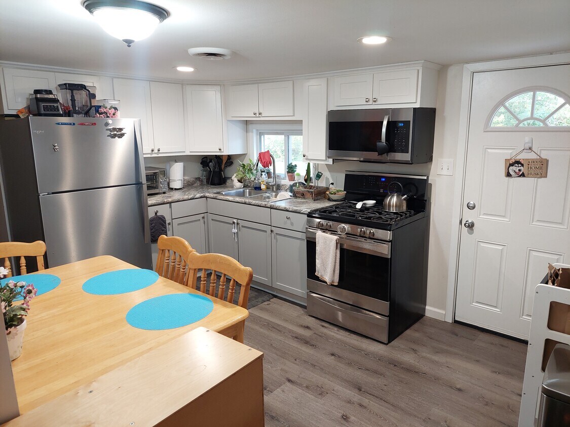 906 E Clark St, Crown Point, IN 46307 House Rental in Crown Point, IN