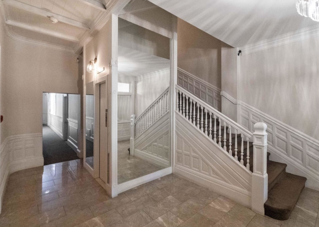 Stunning entryway. Professionally managed building. - 290 Commonwealth Ave