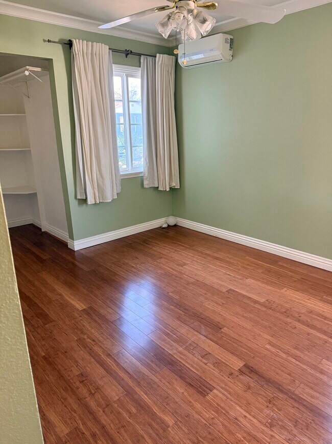 Foto del edificio - 8436 Lilienthal Ave