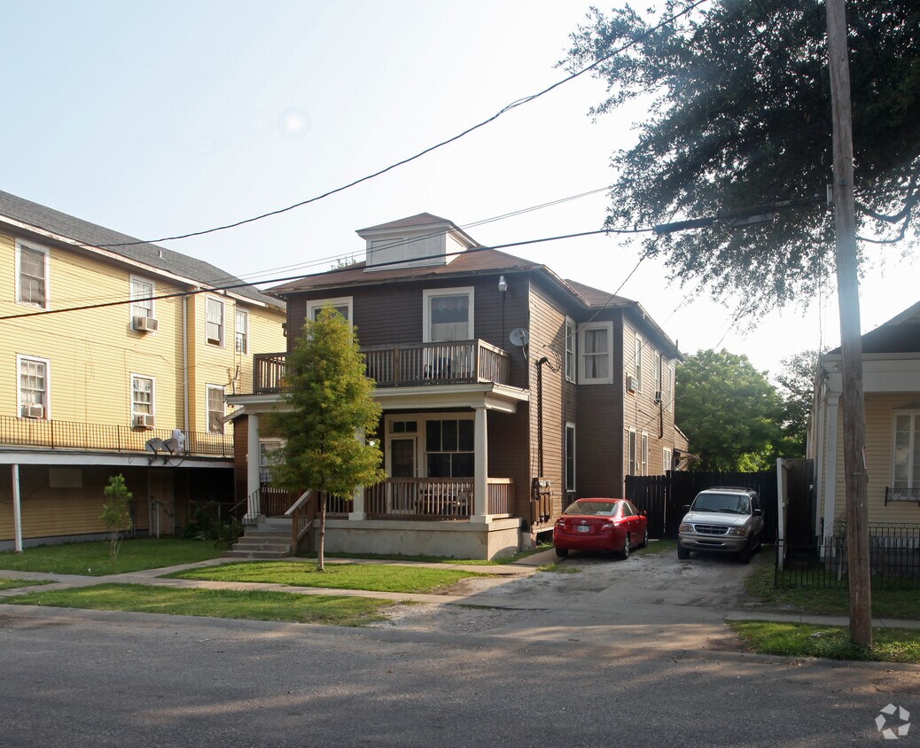 Primary Photo - 3829 Banks St