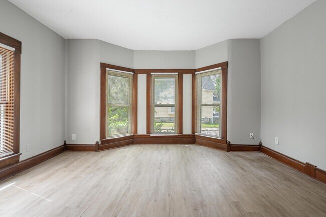 Foto del edificio - 1258 Phillips Ave