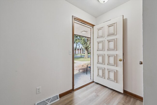 Building Photo - 5427-5433 Glenridge