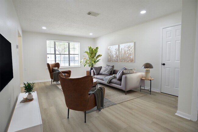 Foto del edificio - 536 Castlelake Dr