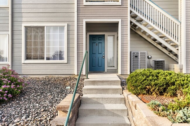 Building Photo - Amazing 2 Bedroom Condo in Highlands Ranch - AVAILABLE NOW!