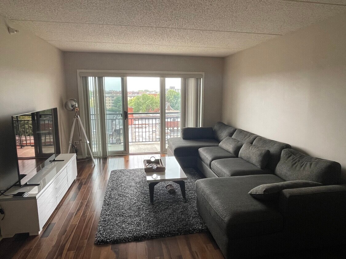 770 Pearson St Unit 606, Des Plaines, IL 60016 Condo for Rent in Des