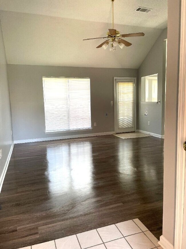 Foto del edificio - Very Nice Newly Rehabbed Home in Pinnacle ...