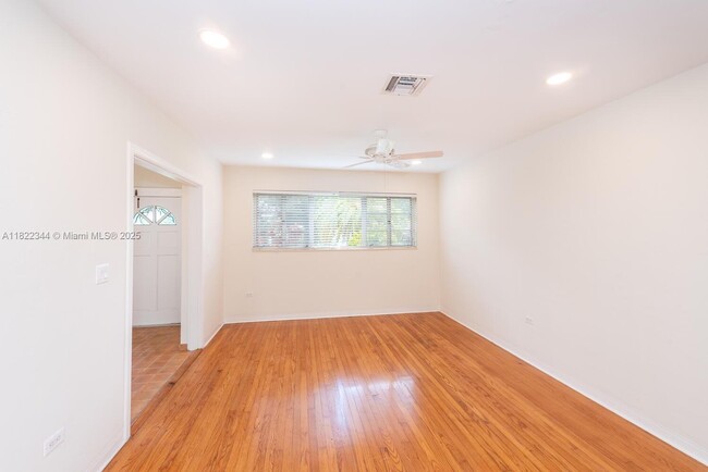 Building Photo - 5726 SW 42nd St