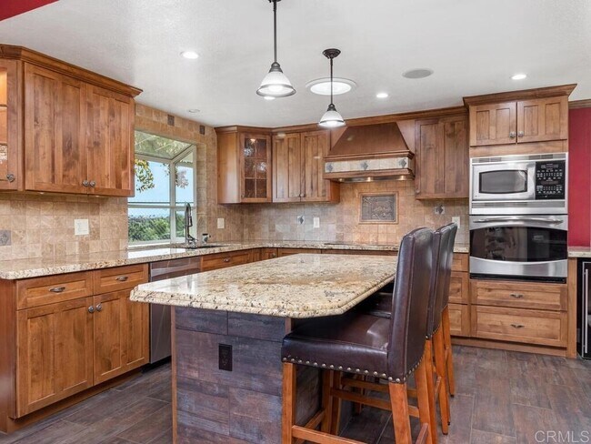 Foto del edificio - 648 Morro Rd