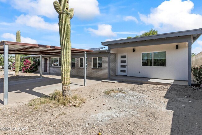 Building Photo - 3100 W Shumaker Dr