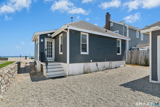 Foto del edificio - 27 Milford Point Rd