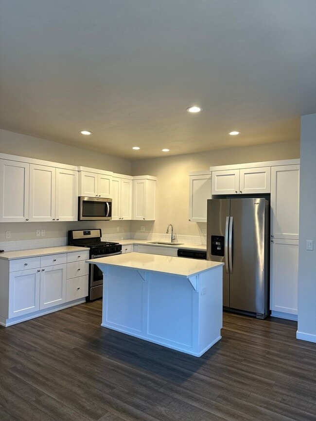 Building Photo - **1/2 OFF first full months rent!**  Like new construction near St. Charles!  W/S/G included!