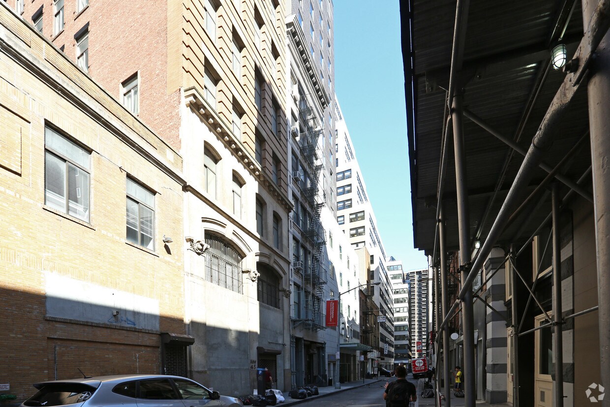 Building Photo - 47 Ann St