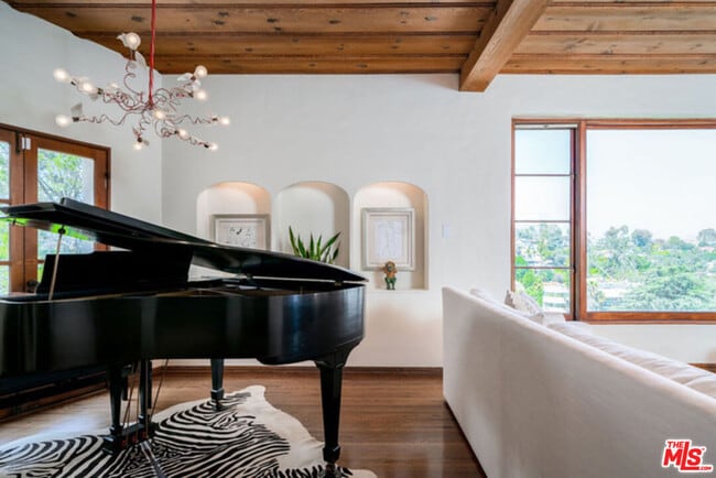 Foto del edificio - 3351 N Knoll Dr
