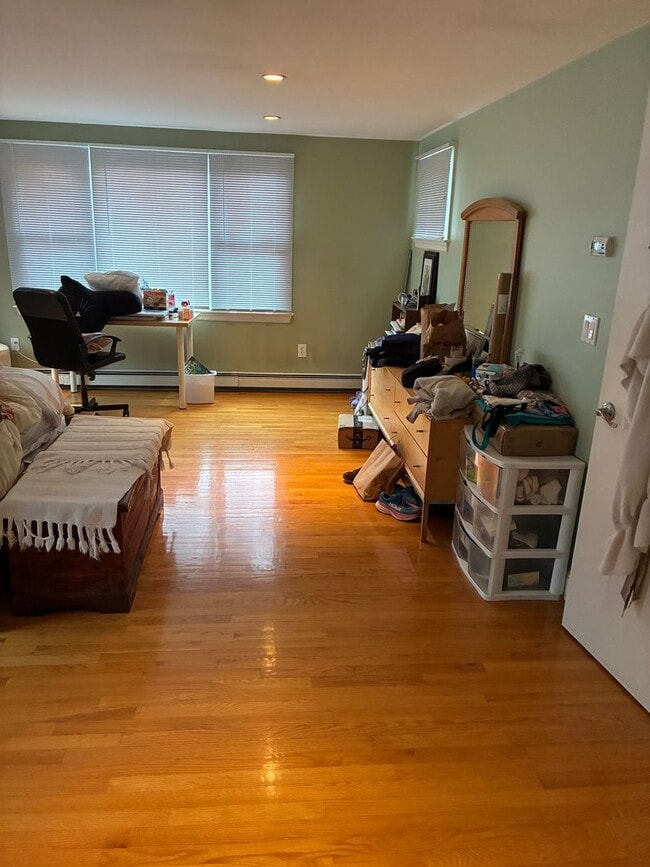 Building Photo - Beautiful single family house in a prime location in Newton