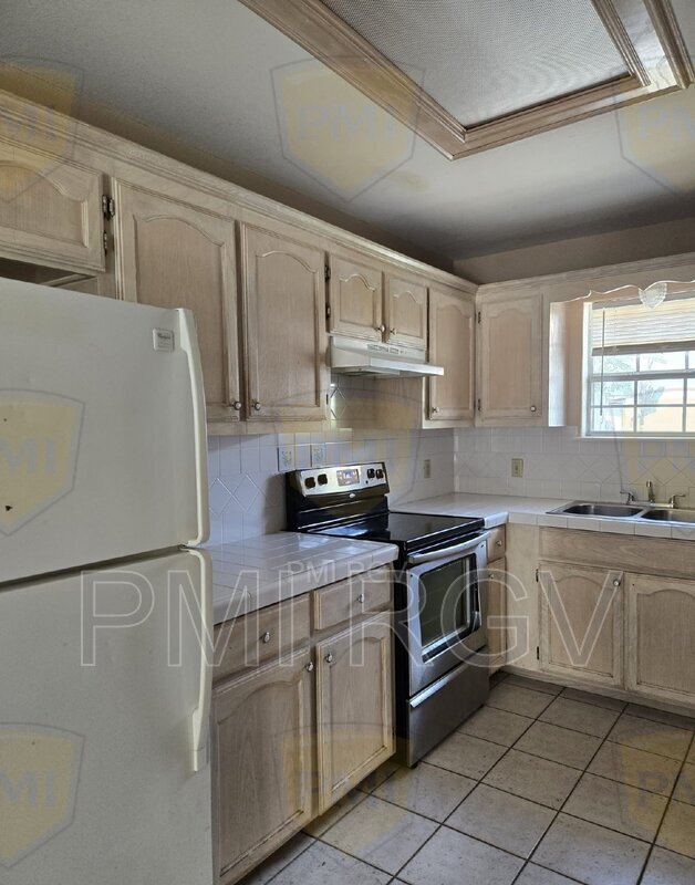 Foto del edificio - 708 N Cummings Ave