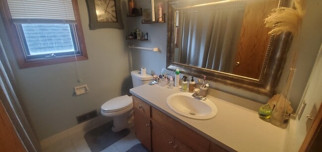 Building Photo - 2425 S 75th St