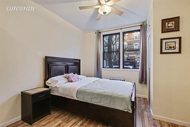 Interior Photo - 1725 Himrod St
