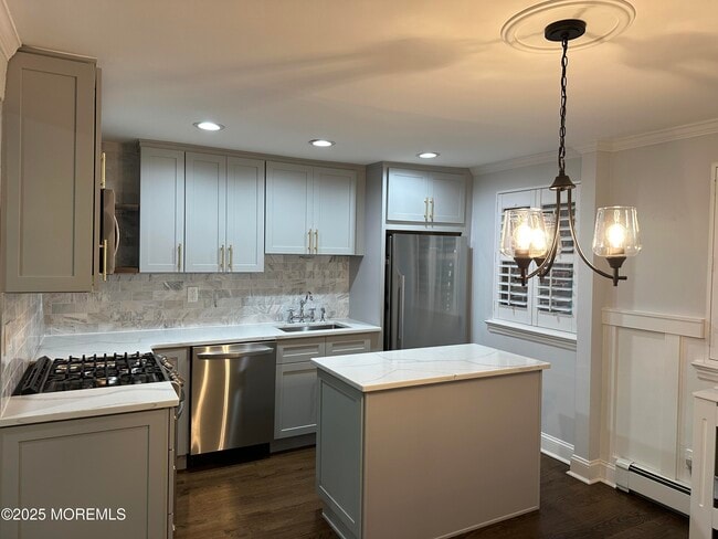 Building Photo - 102 Manor Dr