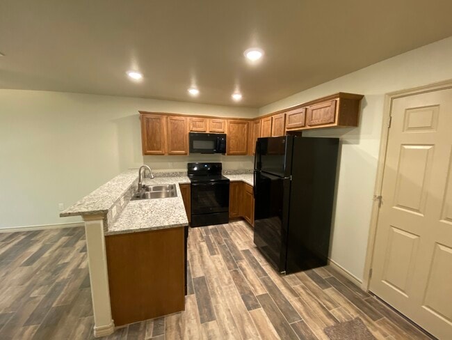 Building Photo - 2304 Sailing Way N