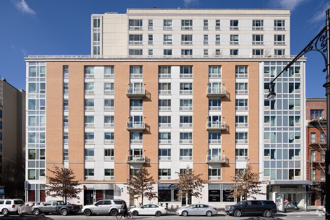 Building Photo - Livmor Condominium