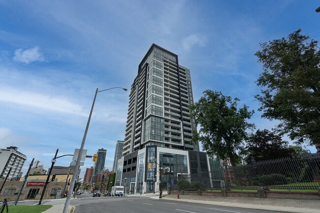 Building Photo - 15 Queen St S