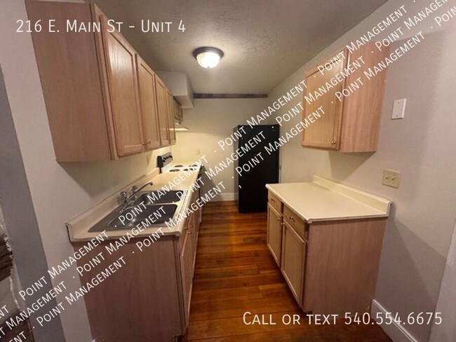 Building Photo - 216 E Main St