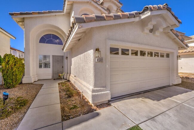 Building Photo - 3 Bedroom, 2.5 Bathroom- Freshly Remodeled...