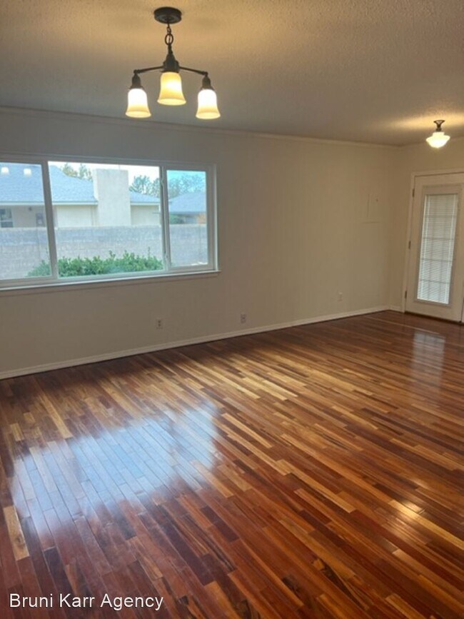 Building Photo - 4 br, 2 bath House - 10420 Hendrix NE