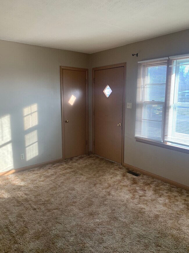 Living Room - 1620 W Ash Ave