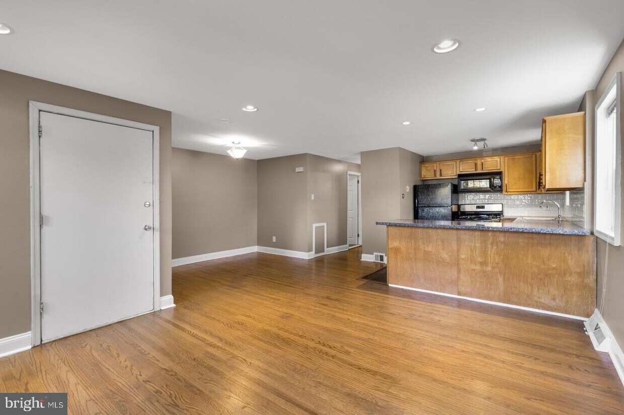 Primary Photo - 5443 Houghton Pl