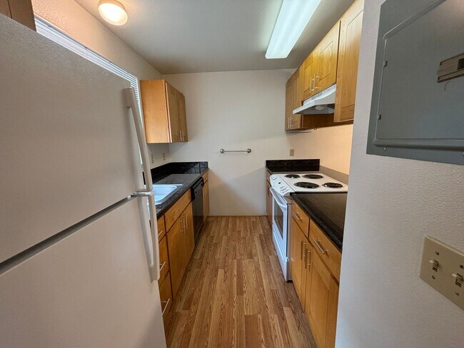 Foto del edificio - 2 Bedroom Condo with Water/Sewer/Garbage i...