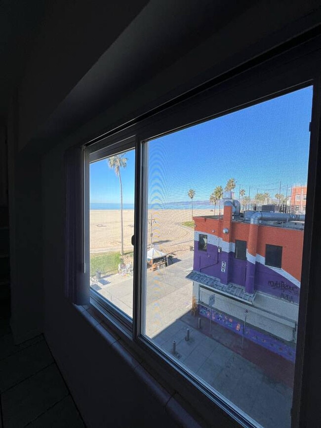 Building Photo - 1101 Ocean Front Walk