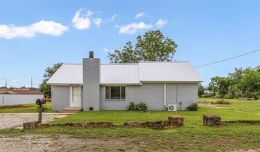 Building Photo - 841 N Burleson St