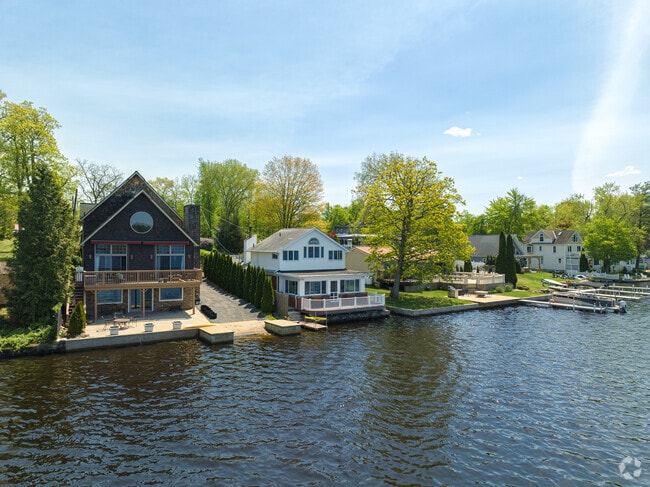Varied expressions in architecture are accepted and encouraged near Newburgh.