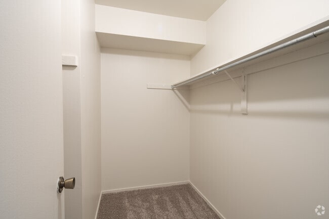 2BR, 2BA - 1410 SF - Covington - The Boulevard Apartments