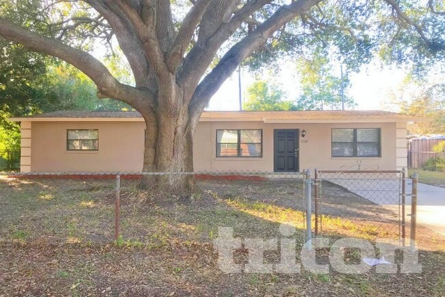 Building Photo - 5110 Crest Hill Drive Tampa FL