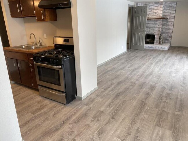 Foto del edificio - 4703 E 17th St