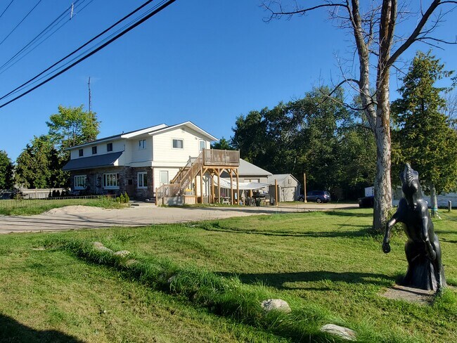 Building Photo - 9474 Beachwood Rd