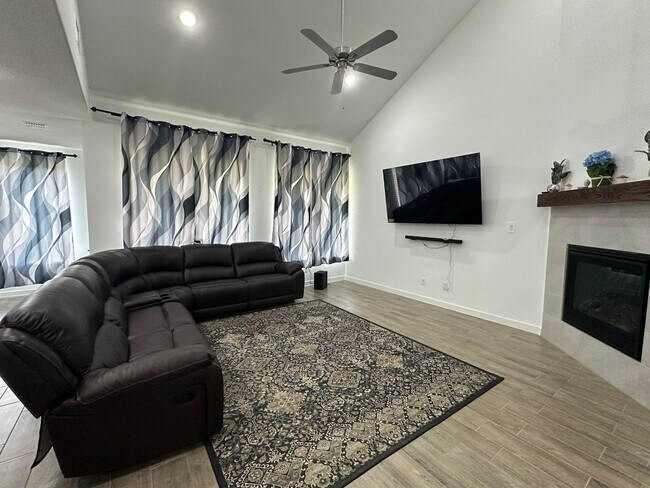 Foto del edificio - Stunning 4BR House in Little Elm