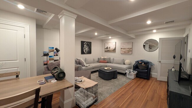 Building Photo - Newton Townhouse Available for Summer Move-In