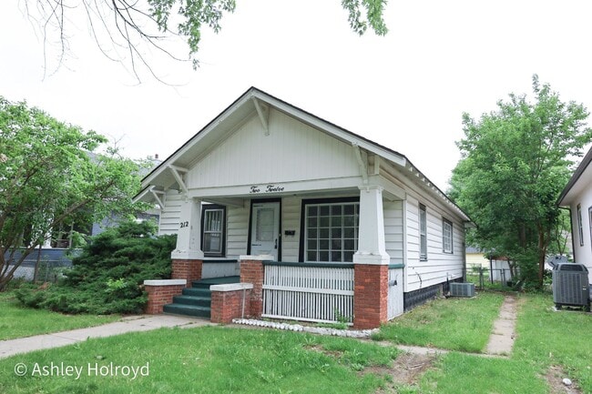 Building Photo - 212 W 8th St