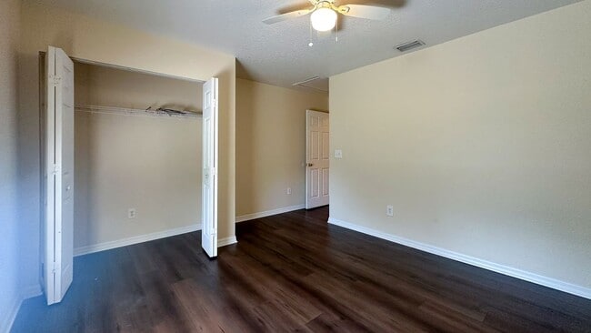 Building Photo - 6944 Rosemont Dr