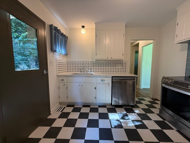 Foto del edificio - 3808 Woodmont Ln