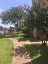 Building Photo - 12500 Sandpiper Dr