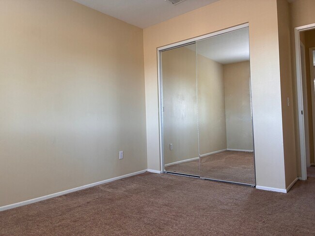 Foto del edificio - 42135 Chestnut Dr