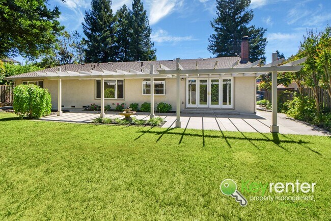 Foto del edificio - Beautiful 4 Bed / 3 Bath Bollinger Hills Home with Gorgeous Remodeled Kitchen!