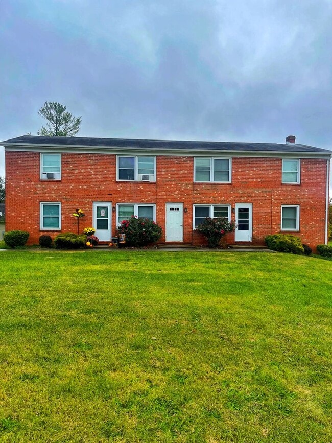 Building Photo - 123 Holly Hill St